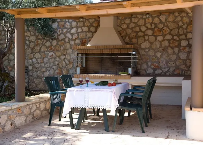 Maistros Tsoukaládhes